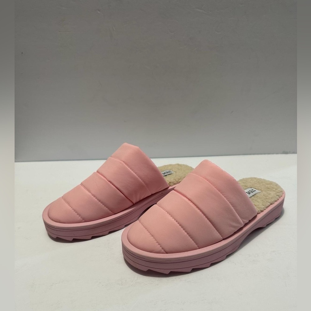 Woman's Slippers Steve Madden Chex Slipper Size 7m